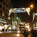 滿是逛街人潮的Oxford street