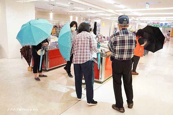 雨傘店1.JPG