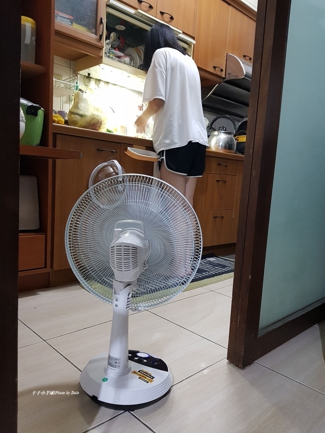 /tmp/phpBZB0AX SANSUI山水充電式電風扇14吋LED驅蚊照明雙效充電DC風扇