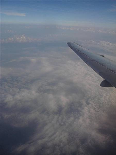 機翼下的白雲