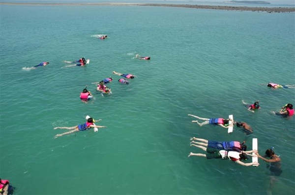 活動-浮潛1.JPG 活動-浮潛1.JPG