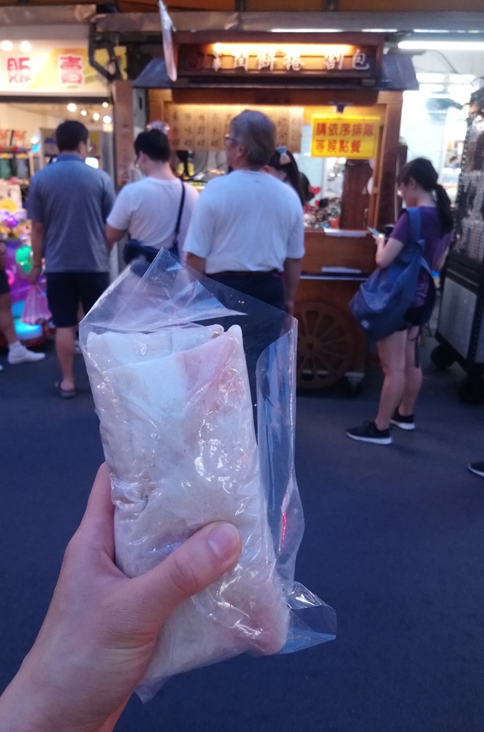 [食記] 新北永和 樂華潤餅 人氣排隊攤商皮薄餡滿