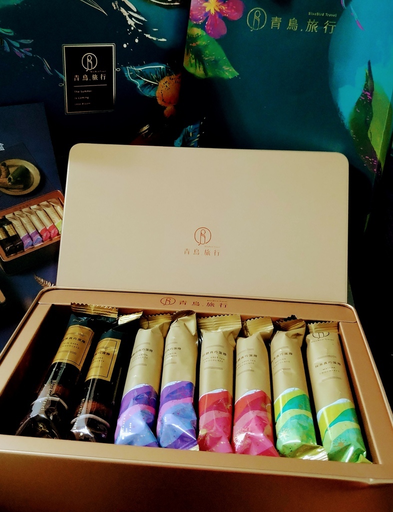 [食記] 青鳥旅行 台中起家的網購蛋捲 好吃但好貴