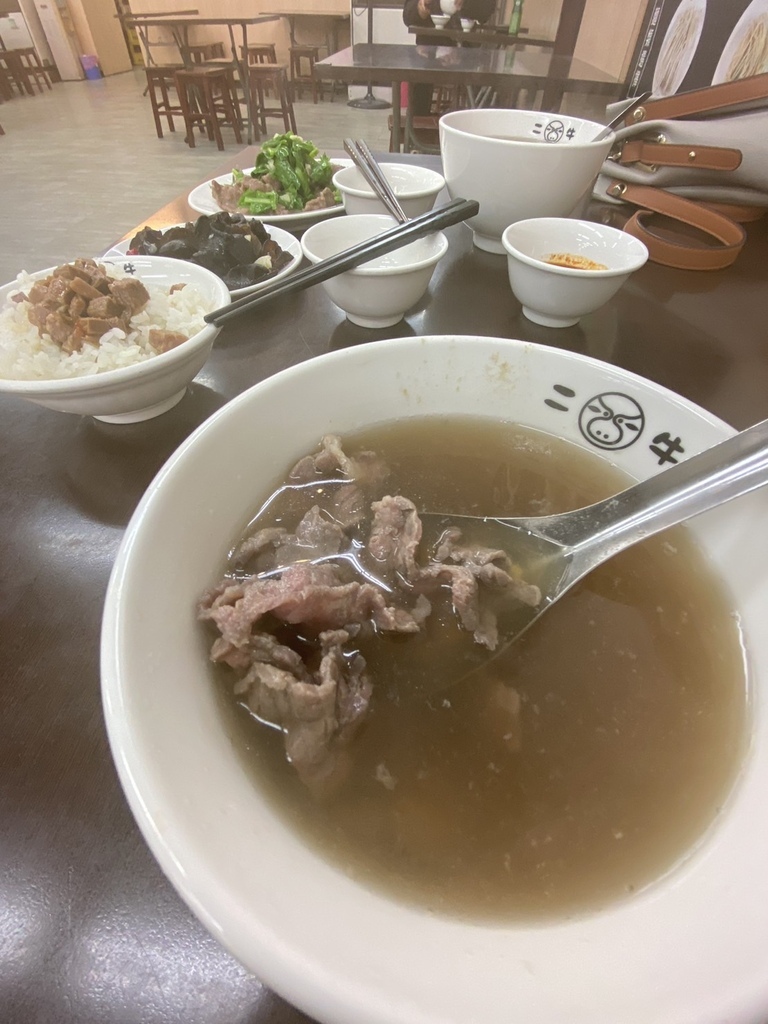 [食記] 台南安平 二牛牛肉湯 清晨至深夜的牛肉湯