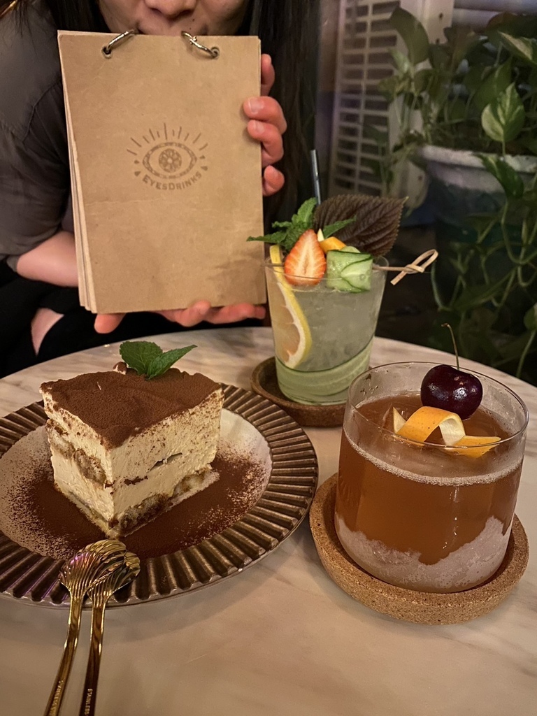 [食記] 台南安平 Eyes Drinks 有情調溫馨小酒館