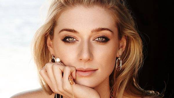 905523-elizabeth-debicki