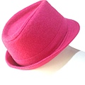 帽子：粉紅