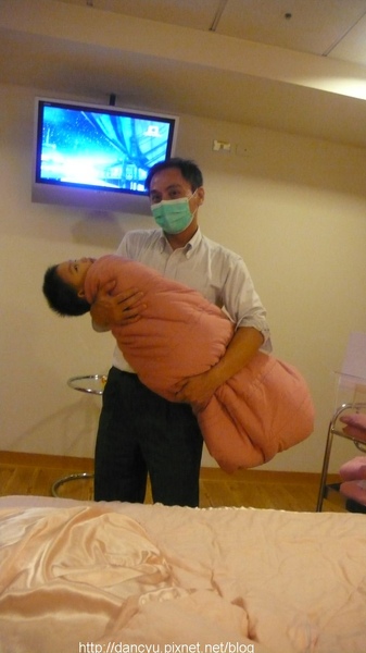 P1080617_小傑也要學小baby被包起來.JPG P1080617_小傑也要學小baby被包起來.JPG