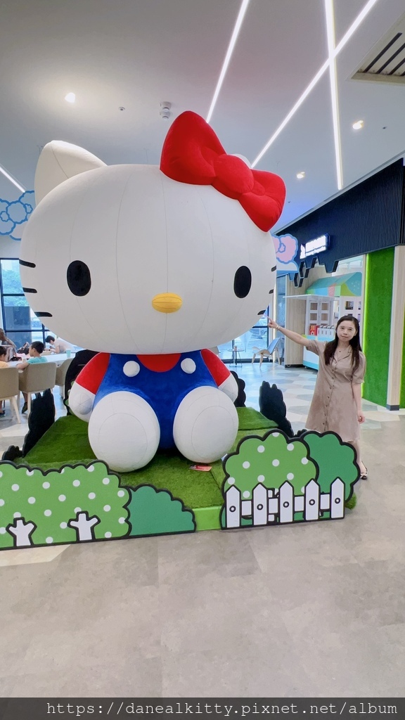 新竹 湖口休息站~ Hello Kitty + Sanrio