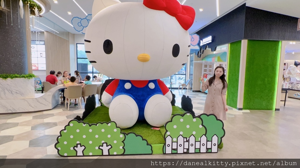 新竹 湖口休息站~ Hello Kitty + Sanrio