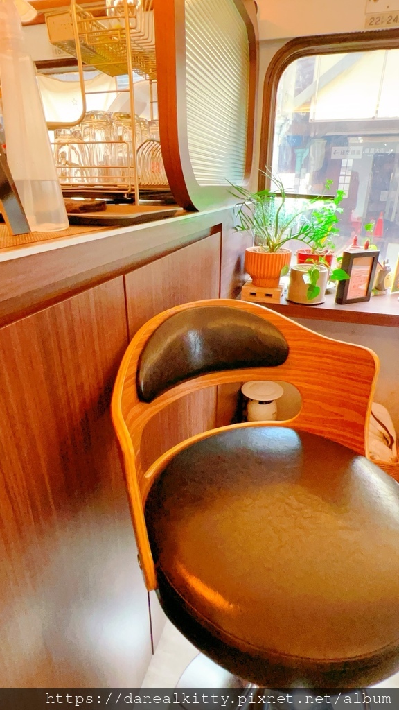 台中~復古 火車咖啡 Mamonaku Cafe ( 臺中驛