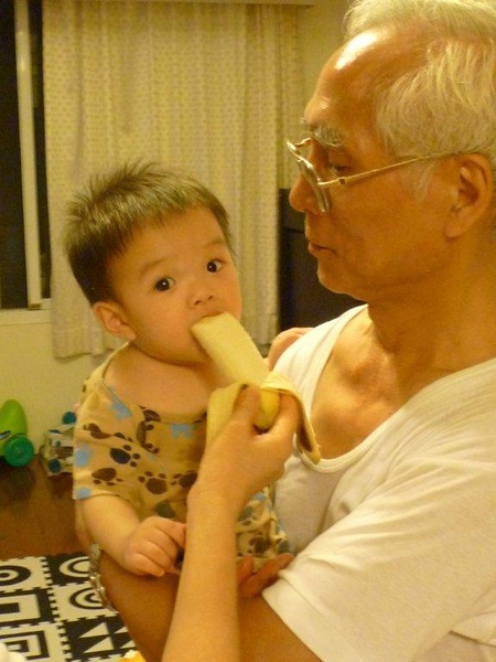 還是吃個香蕉  下次再拍吧