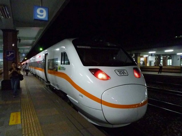 回家囉 終於坐到 太魯閣號