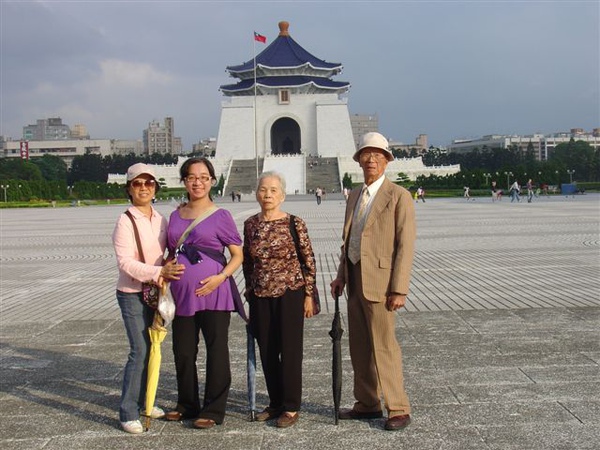 老弱婦孺旅遊團