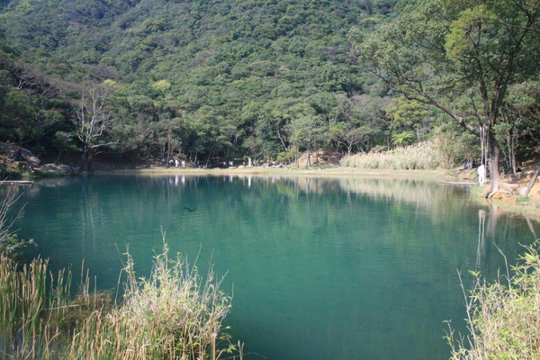 接著去附近的 新山 夢湖