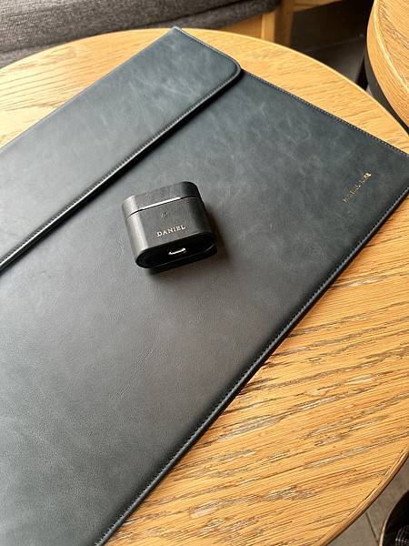 推薦Apple果粉入手質感真皮配件,UNIC真皮耳機殼、電腦 推薦Apple果粉入手質感真皮配件,UNIC真皮耳機殼、電腦