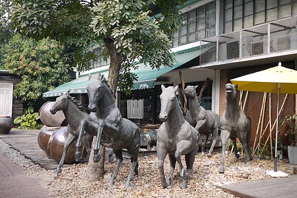 有設計公司.餐廳.咖啡店之類的