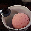 草莓冰淇淋 