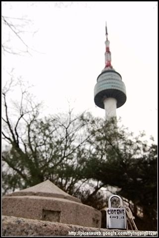 DSC_10759_cutene in Seoul Tower.jpg