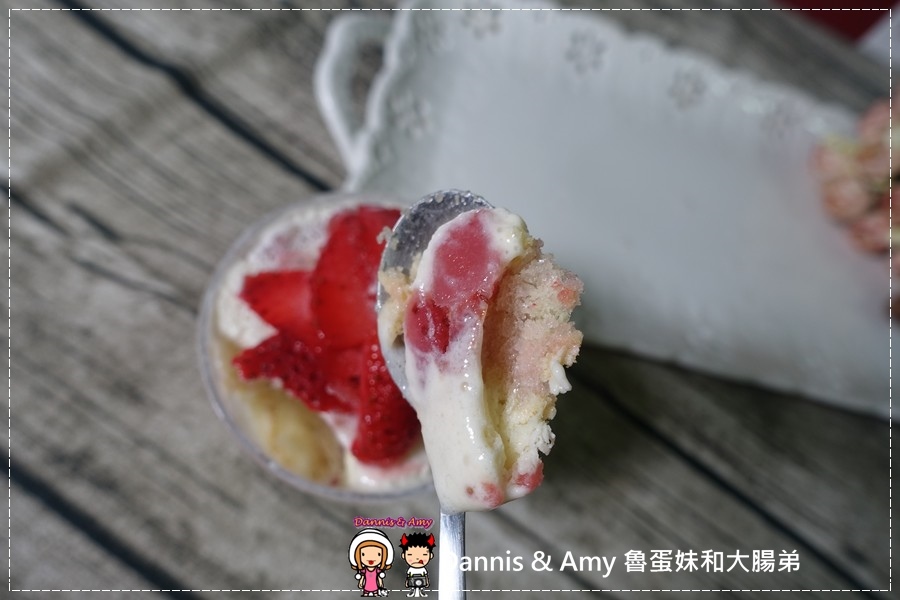 20160824《新竹甜点推荐》Safini TIRAMISU 莎费尼纯义风提拉米苏。原味。酒味。草苺。开心果。综合莓果︱每日限量手工製作。可宅配可到店自取~附影片 (35).jpg