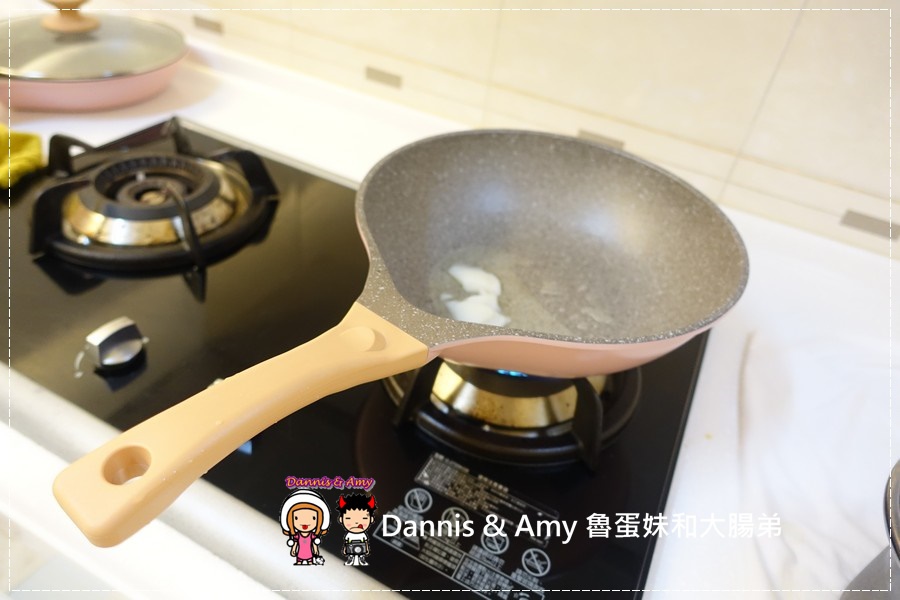 20161023《女生最爱锅具》瑞士MONCROSS 限量粉贝壳不沾锅(三锅三盖)。煎、煮、炒、炸、蒸、烤厨房中的梦幻逸品︱影片 (27).jpg