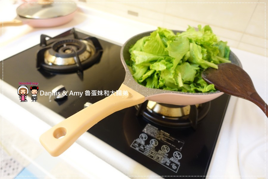 20161023《女生最爱锅具》瑞士MONCROSS 限量粉贝壳不沾锅(三锅三盖)。煎、煮、炒、炸、蒸、烤厨房中的梦幻逸品︱影片 (30).jpg