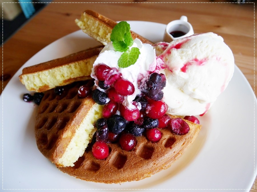 20161203《新竹湖口景觀餐廳》【尋路Café】當拉麵遇上咖啡。下午茶必備的野莓冰淇淋鬆餅︱大大草皮適合親子~北湖火車站附近 (影片) (48).jpg 20161203《新竹湖口景觀餐廳》【尋路Café】當拉麵遇上咖啡。下午茶必備的野莓冰淇淋鬆餅︱大大草皮適合親子~北湖火車站附近 (影片) (48).jpg