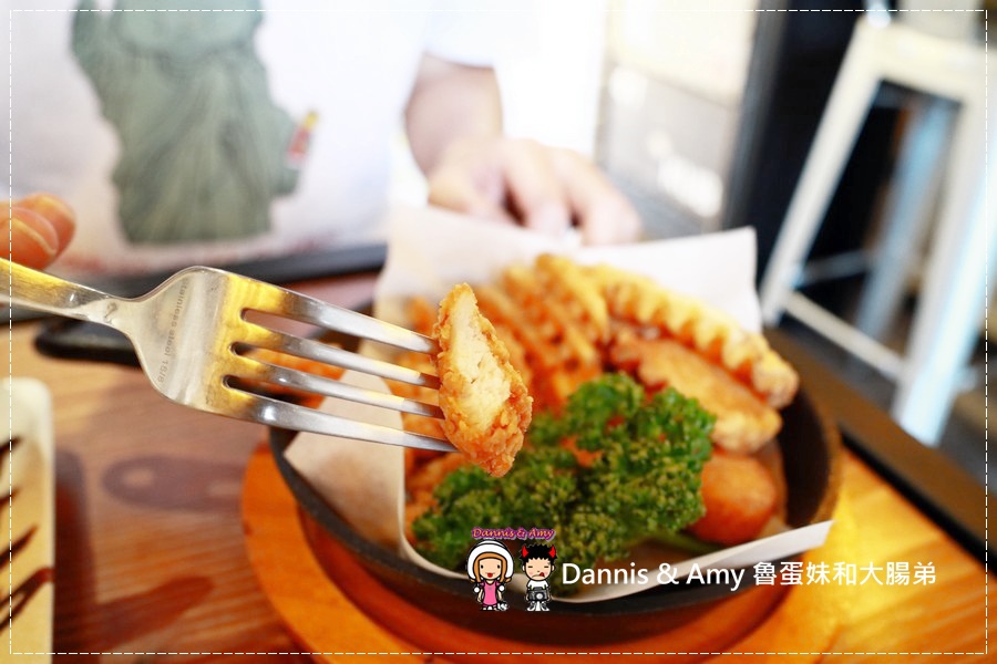 20170508《新竹新莊火車站吃什麼?》吐司工寓Tosicon-新竹關東店。OPPA韓式煎土司。早餐。早午餐。下午茶|菜單。價位。內用外帶外送(影片) (43).jpg