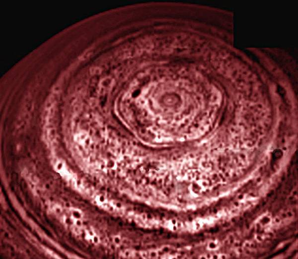 689px-Saturn_hexagonal_north_pole_feature