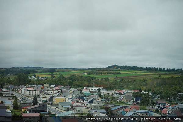 北海道千里長征自駕遊9 美瑛之丘 美瑛町 拼布之丘 青池 吹上溫泉 湯元白金溫泉 白鬚瀑布 Daphne 旅讀世界 痞客邦