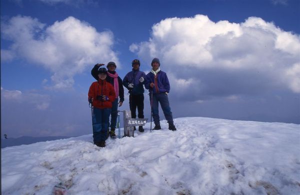 雪山頂及遼闊美景唯我四人獨享！