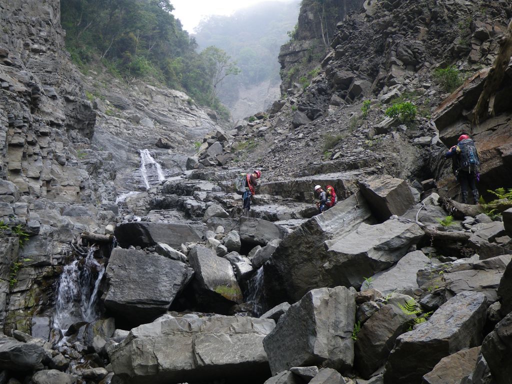 霍俄索溪溯登新望嶺_0107_2011-3-23 下午 02-47-26.JPG