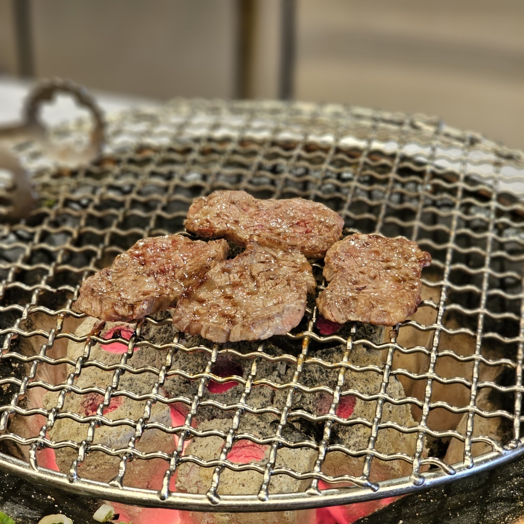 《高雄食記》胡同燒肉8號店_湖同燒肉夜食，高雄巨蛋美食,炭火