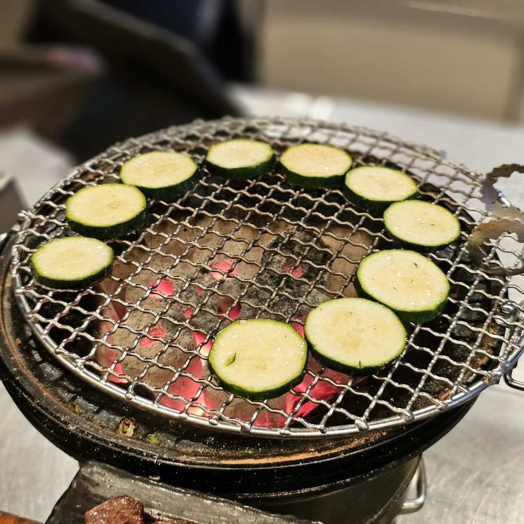 《高雄食記》胡同燒肉8號店_湖同燒肉夜食，高雄巨蛋美食,炭火