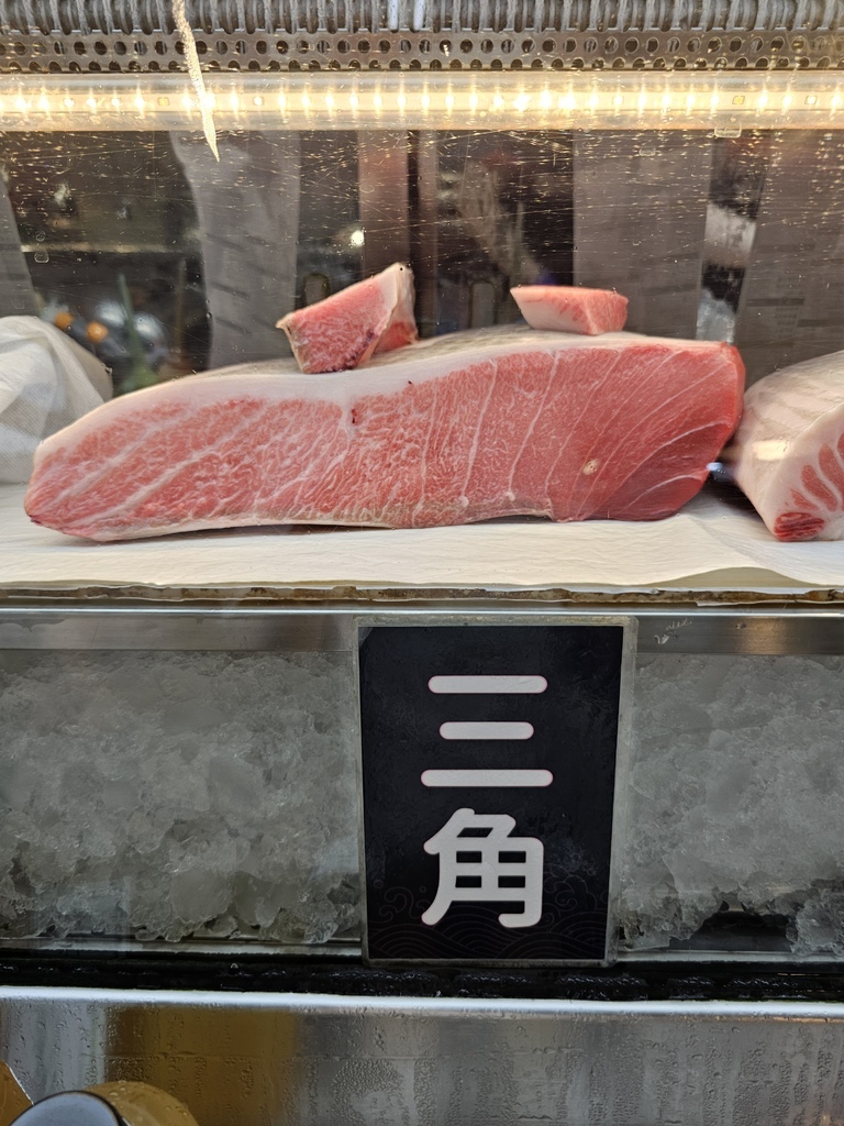 [食記] 屏東東港華僑市場_曾生魚片黑鮪魚