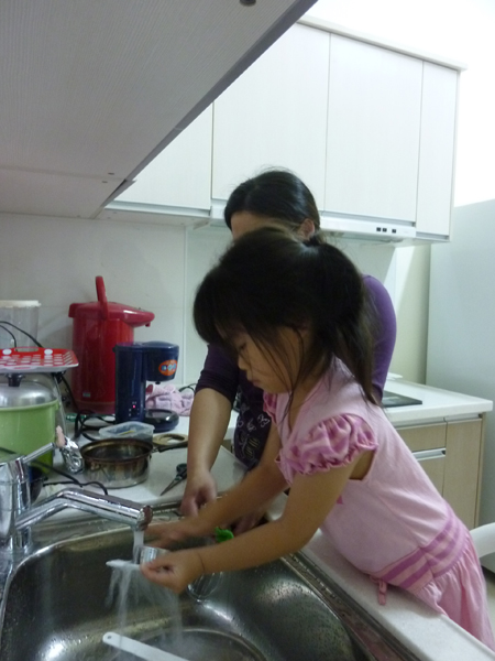 2010.05.23 嚕嚕阿姨生日做蛋糕