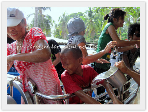 1004 Songkran (3).jpg 1004 Songkran (3).jpg