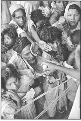 亨利．卡地亞—布列松，〈印度〉，1974.jpg