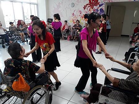 108年7月14日中華大同世界慈善會台南慈善舞蹈班與高雄慈善舞蹈班慰訪活動