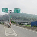 舊台13線北向車道，上新義里大橋引道