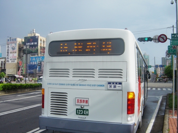 下車了，民族幹線後面的LED行先 