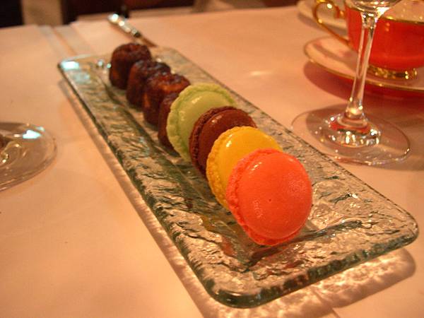Macaron(巧克力,柳橙,開心果,覆盆莓)&波爾多Caneles