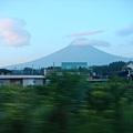 我們的目標--富士山(這張照片是早上5點13拍的).JPG