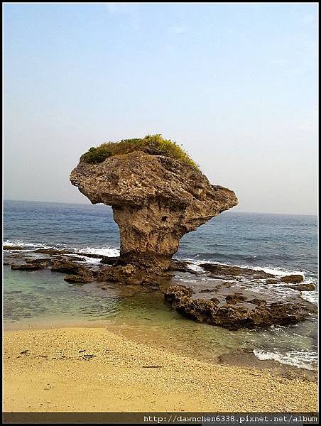 到達小琉球的第一個景點花瓶岩