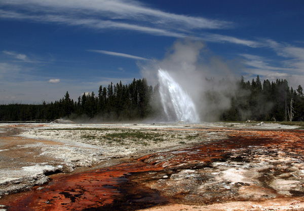 Daisy_Geyser_erupting_in_Yellowstone_National_Park_edit.jpg