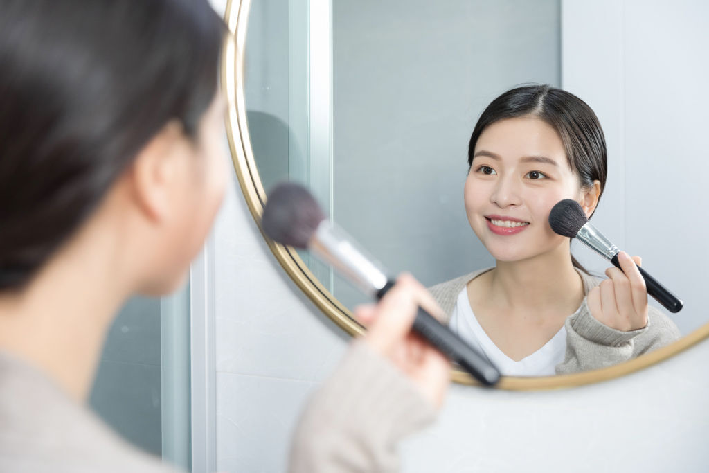 500706516-蜜粉上妝圖.jpg 500706516-蜜粉上妝圖.jpg