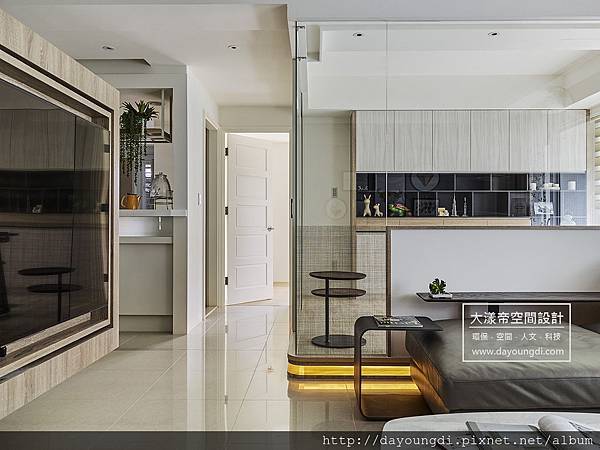 1491963280 628923161 n 舊屋改建-中山區室內設計:旋轉電視創造智慧空間