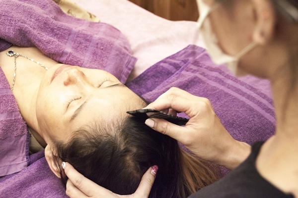 頭部刮痧放鬆.jpg 頭部刮痧放鬆.jpg