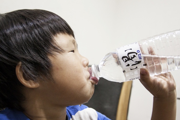 四大飲水習慣好傷腎！這些情況請你多喝水？.jpg