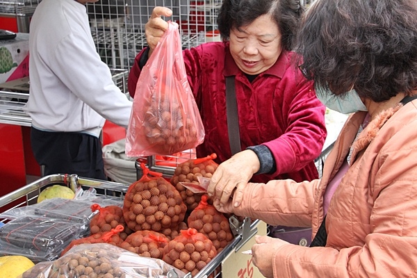 龍眼乾好滋味！龍眼乾保存與取肉有技巧.JPG